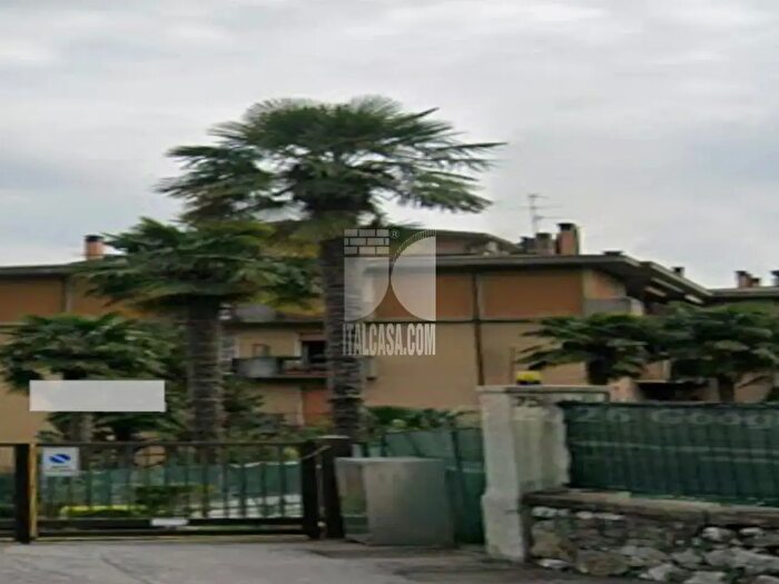 Appartamento con 8 locali in vendita in Via San Pietro, Alzano Lombardo