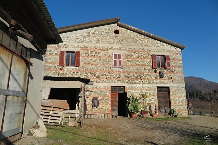 Casa quadrilocale in vendita in Bagnone