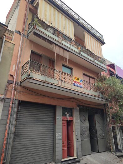 Appartamento con 6 locali in vendita in Via Bari, Paterno