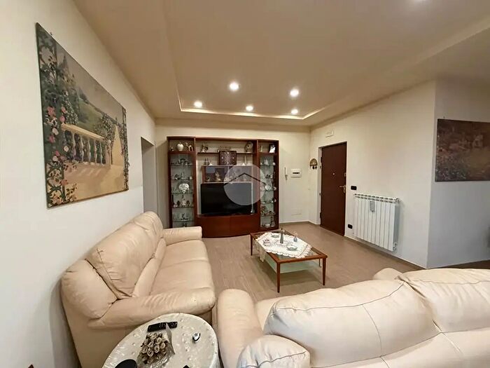 Appartamento con 5 locali in vendita in Via Immacolata Concezione, Napoli