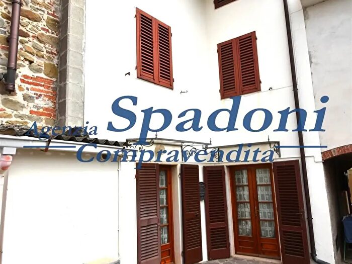 Casa con 6 locali in vendita in Lamporecchio