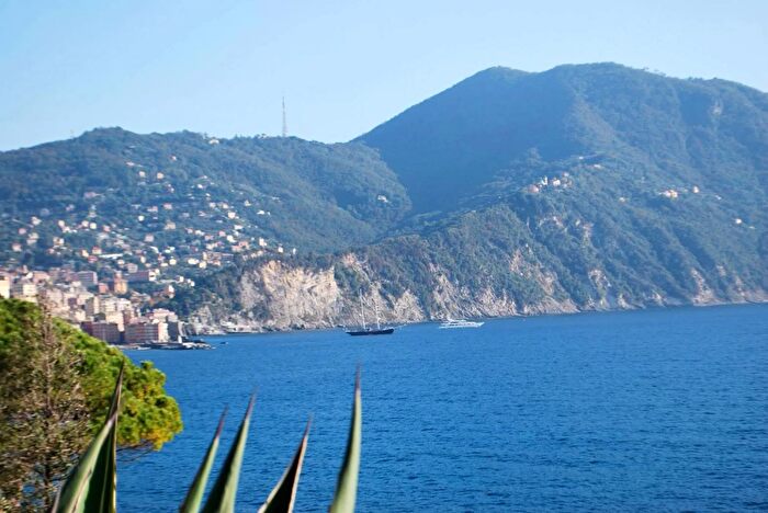 Casa con 9 locali in vendita in Corso Giuseppe Garibaldi Recco, Recco