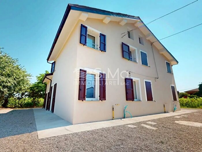 Casa con 6 locali in vendita in Via del Bello, Cento