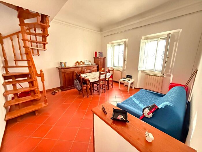 Appartamento quadrilocale in affitto in Via Montebello, Borgo Ognissanti Il Prato, Firenze