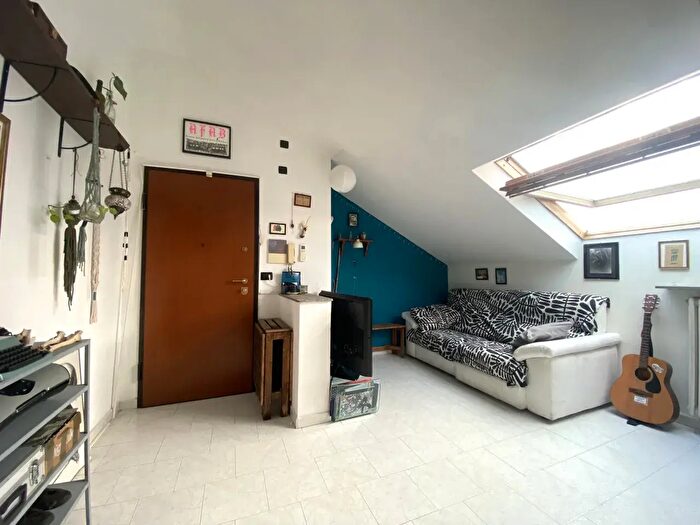 Appartamento bilocale in vendita in Via Chatillon, Torino