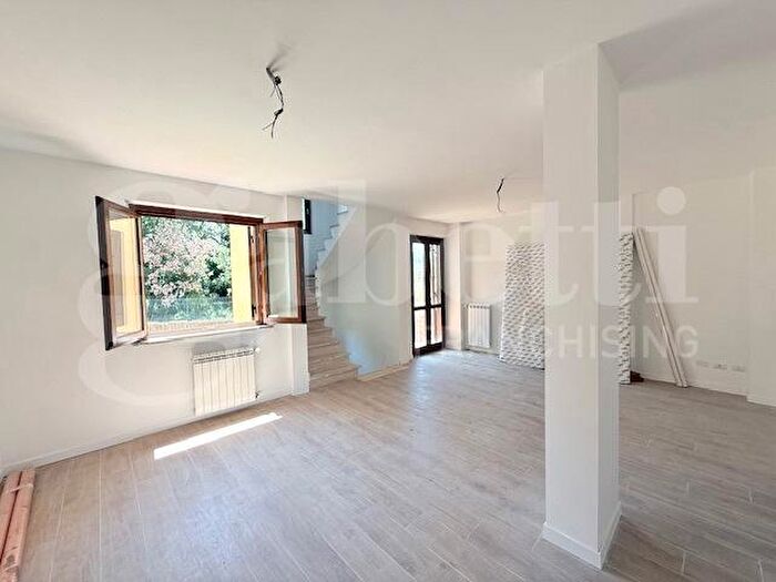 Casa con 5 locali in vendita in Le Grazie Snc, Orte