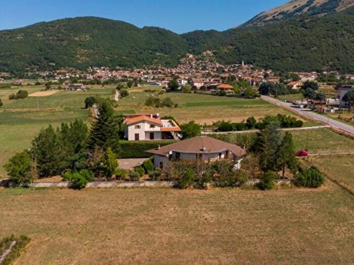 Casa con 5 locali in vendita in Borgorose