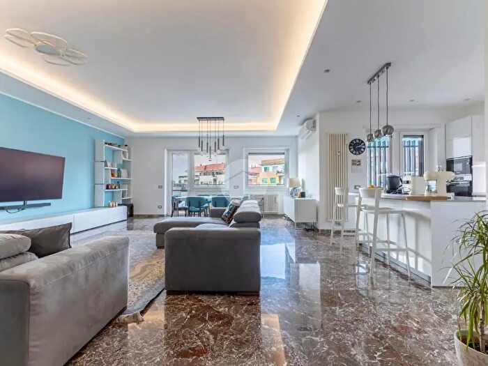 Appartamento con 6 locali in vendita in Piazzale Roberto Ardigò, Roma