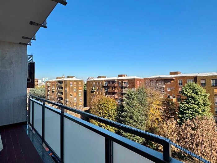 Appartamento trilocale in affitto in Via Giuseppe Ripamonti, Vigentino Fatima, Milano