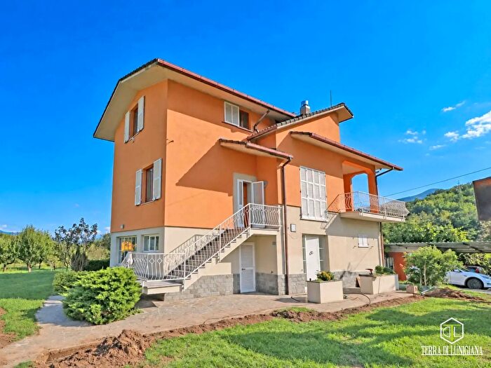 Appartamento con 19 locali in affitto in Teglia, Mulazzo