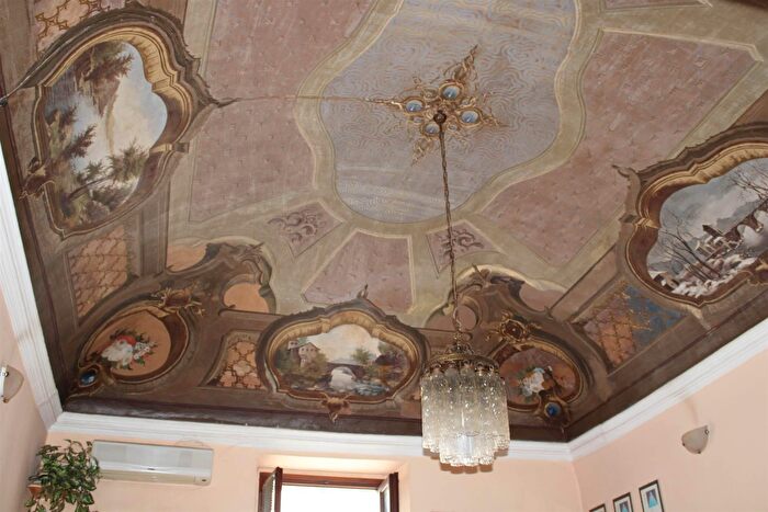 Appartamento con 6 locali in vendita in Via Monte di Pietà, Vercelli