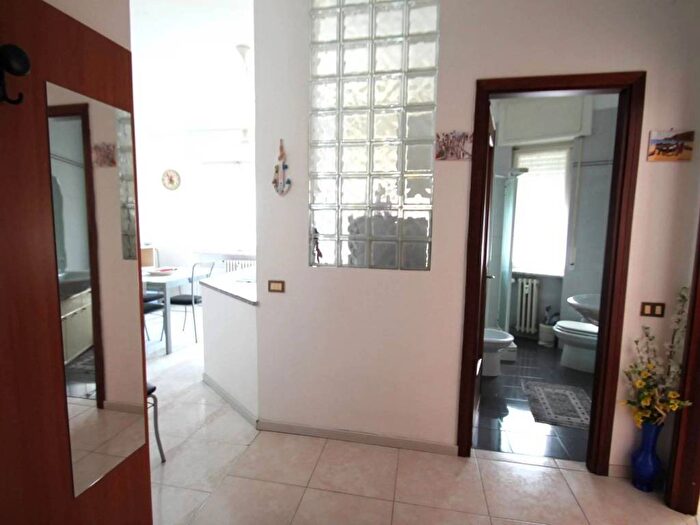 Appartamento bilocale in affitto in Piazza SantAntonio Borghetto Santo Spirito, Borghetto Santo Spirito