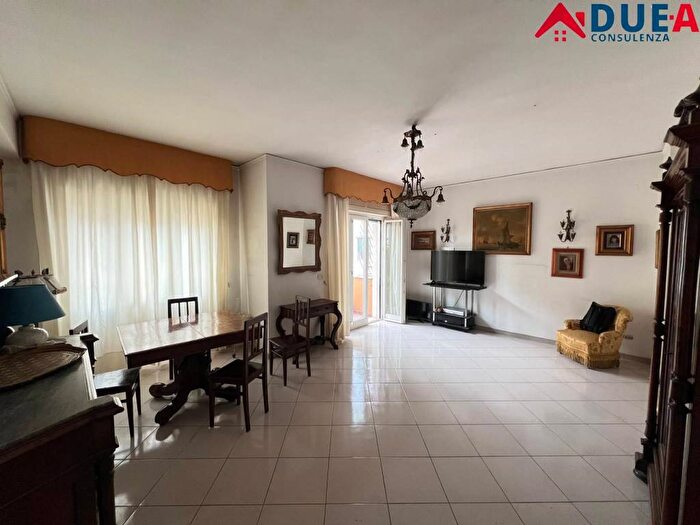 Appartamento quadrilocale in affitto in Via Francesco Cilea, Vomero, Napoli