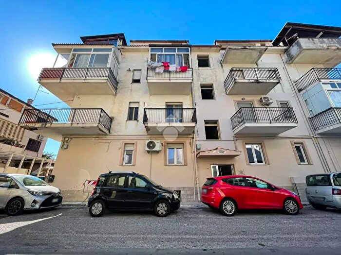 Appartamento quadrilocale in vendita in Via Cantina, Falerna