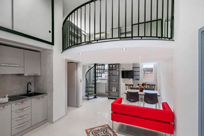 Appartamento trilocale in vendita in Via Derna, Milano