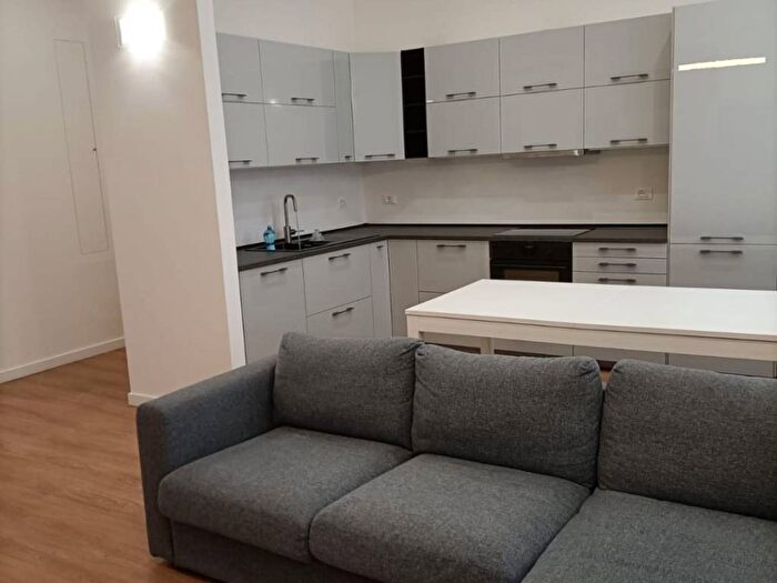 Appartamento quadrilocale in affitto in Via Donzi, Centro Storico, Modena