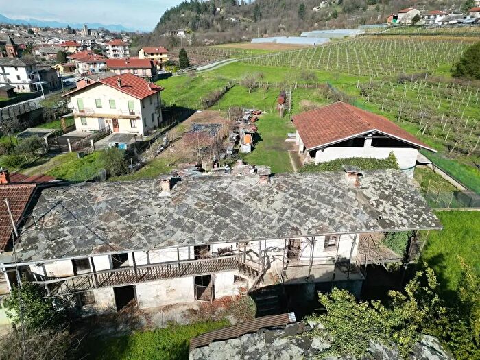 Casa con 6 locali in vendita in Via Paesana, Barge