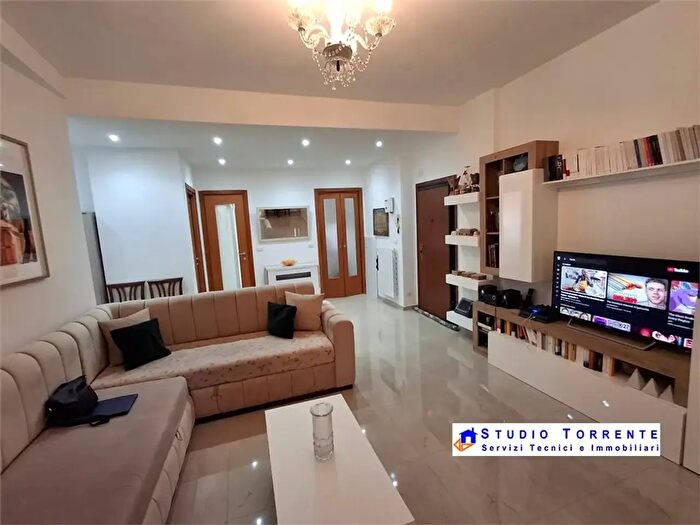 Appartamento trilocale in vendita in Via Cernaia, Paderno Dugnano