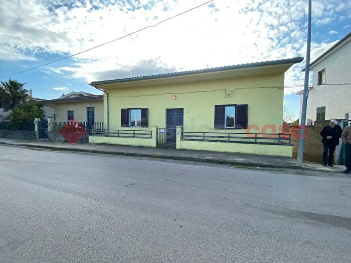 Casa con 5 locali in vendita in Corso Vittorio Emanuele Snc, Carinola