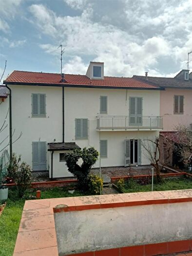 Casa con 6 locali in vendita in Empoli
