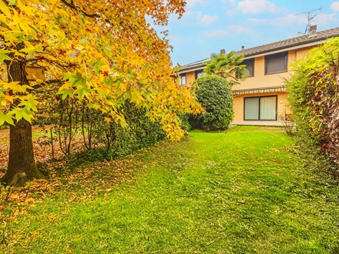 Casa con 5 locali in affitto in Via Giacomo Leopardi, Arese