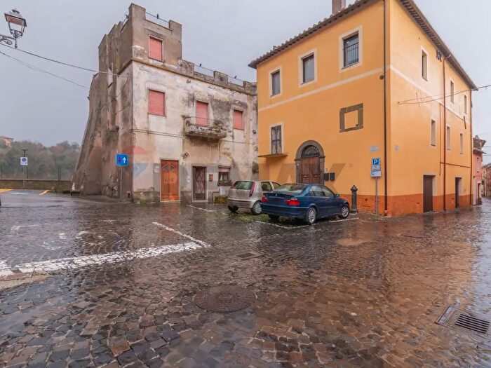 Appartamento trilocale in vendita in Piazza Vittorio Emanuele III, Cellere