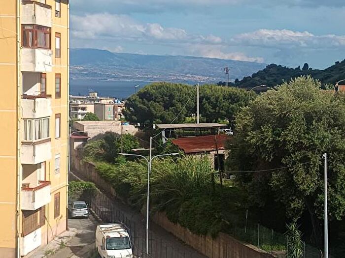 Appartamento quadrilocale in vendita in Via Comunale Santo, Messina