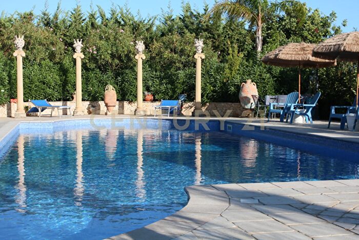 Casa con 11 locali in vendita in Spiaggia Cava Daliga c, Scicli