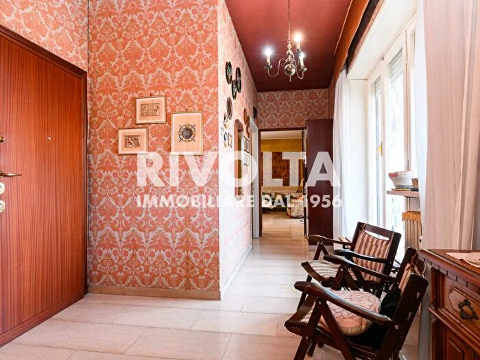 Appartamento con 6 locali in vendita in Via Volterra, Roma