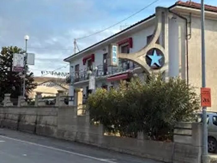 Casa con 6 locali in vendita in Via Mango, Neviglie