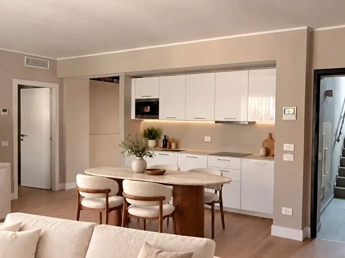 Appartamento trilocale in affitto in Via Maiocchi, Milano