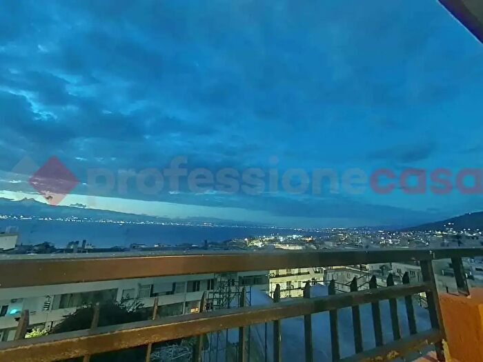 Appartamento con 6 locali in vendita in Via Villini Svizzeri, Reggio Calabria