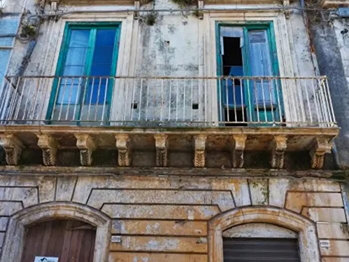 Casa con 6 locali in vendita in Corso Vittorio Emanuele, Floridia
