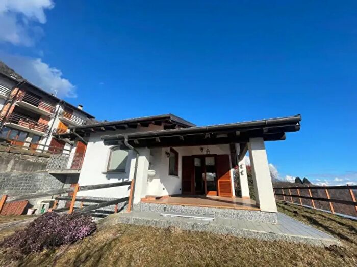 Casa quadrilocale in vendita in Frazione Bedoglio, Civo