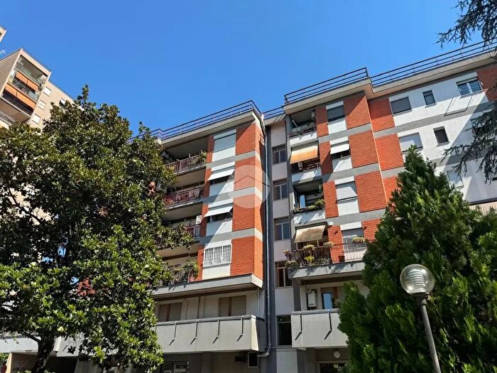 Appartamento quadrilocale in affitto in Via Vito Giuseppe Galati, Roma
