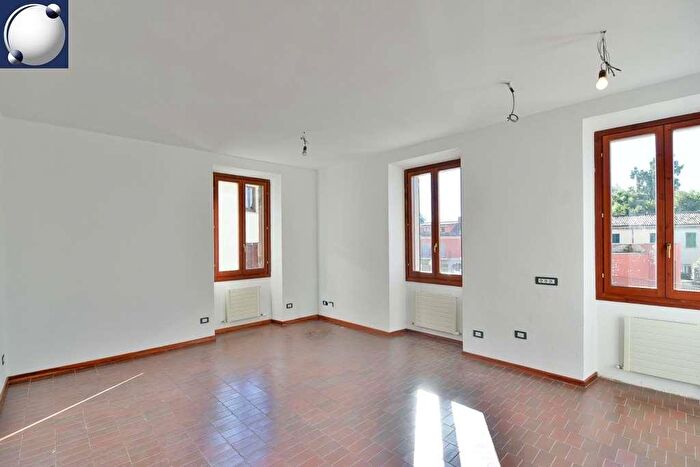 Appartamento trilocale in vendita in Via Volta, Lambrugo