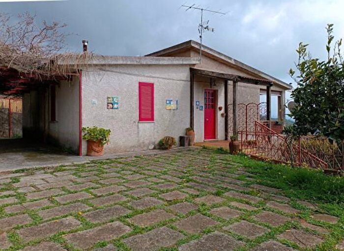 Appartamento con 6 locali in vendita in Via Timpone, Bonifati