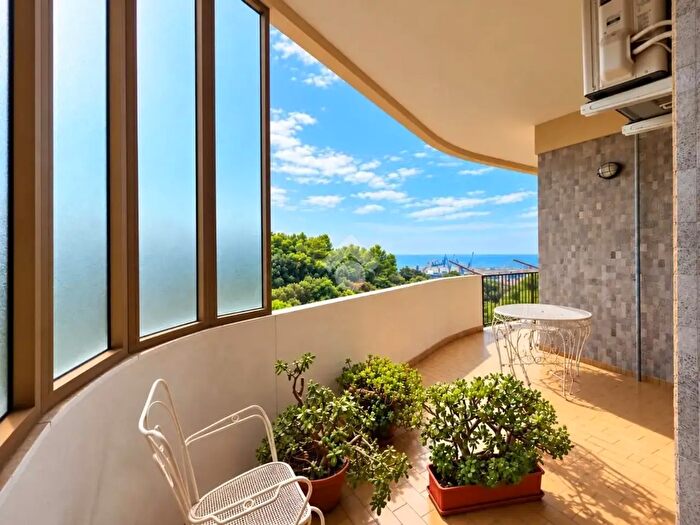 Appartamento con 6 locali in vendita in Via Genova, Savona