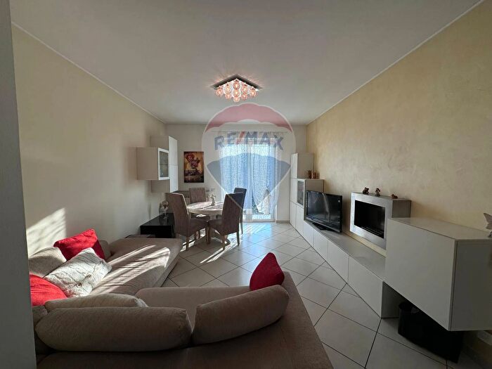 Appartamento trilocale in vendita in Via Cavour, Saltrio