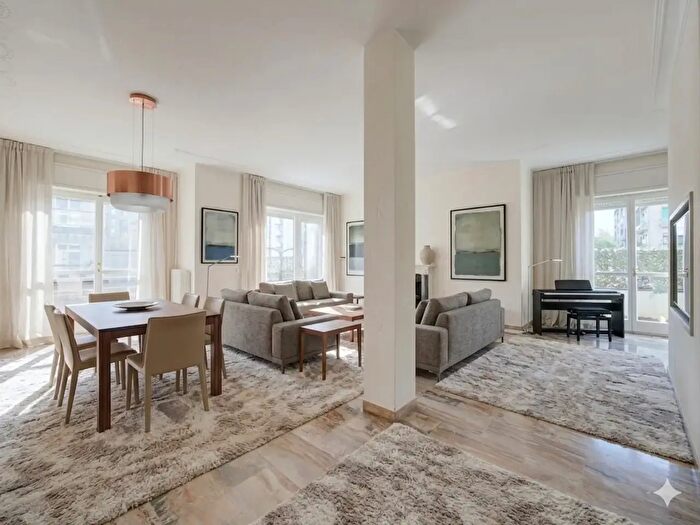 Appartamento con 5 locali in vendita in Corso di Porta Romana Milano, Milano