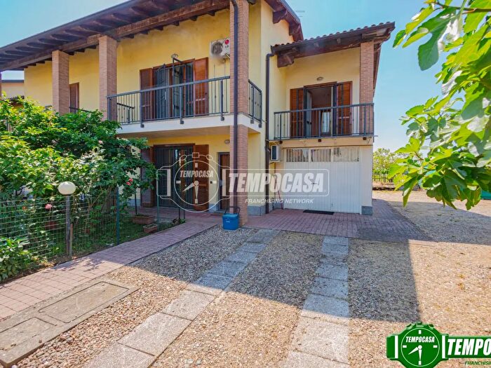 Casa quadrilocale in vendita in Via Resistenza, Linarolo