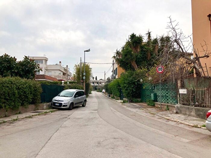 Appartamento trilocale in affitto in Via Perseo, Mondello Valdesi, Palermo