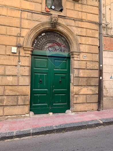 Appartamento con 6 locali in vendita in Corso Umberto, Caltanissetta