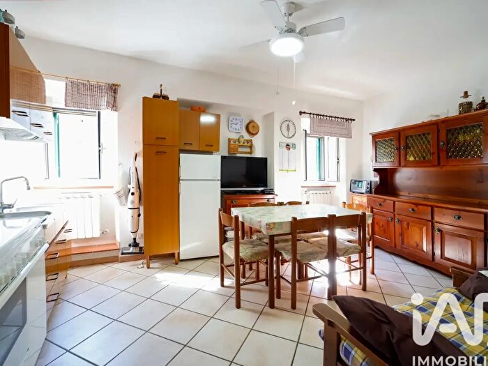 Appartamento quadrilocale in vendita in Via delle Mura, Castel Del Piano