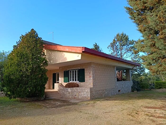 Casa con 8 locali in vendita in Andria