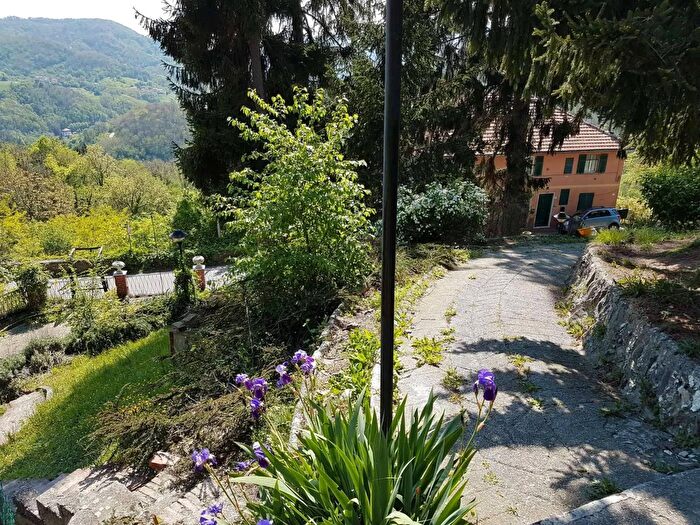 Casa con 10 locali in vendita in Via Mignanego, Mignanego