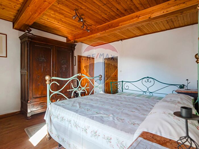 Casa quadrilocale in vendita in Strada Langhe, Cerreto Langhe