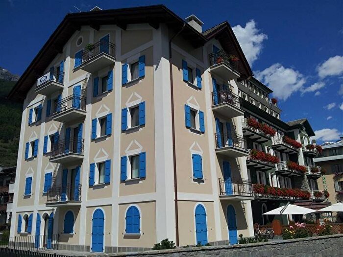 Appartamento trilocale in affitto in Via San Lorenzo, Centro, Bormio