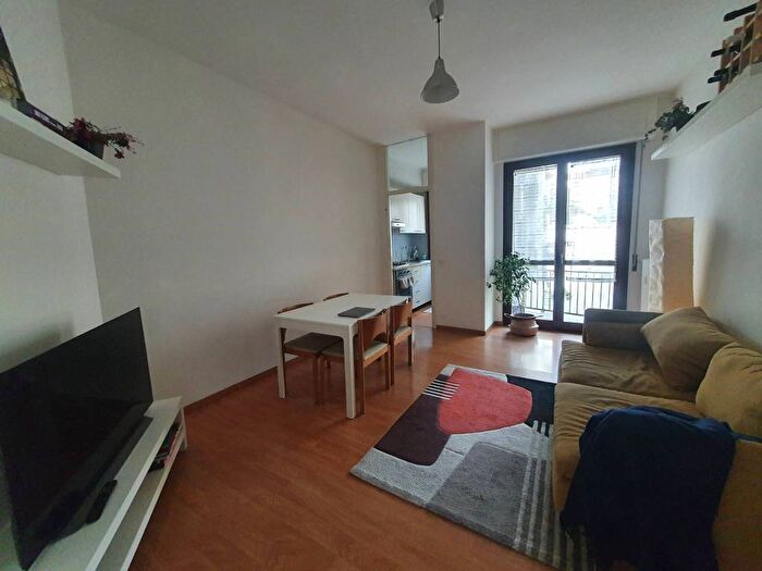 Appartamento trilocale in affitto in Via Cola di Rienzo, Solari, Milano