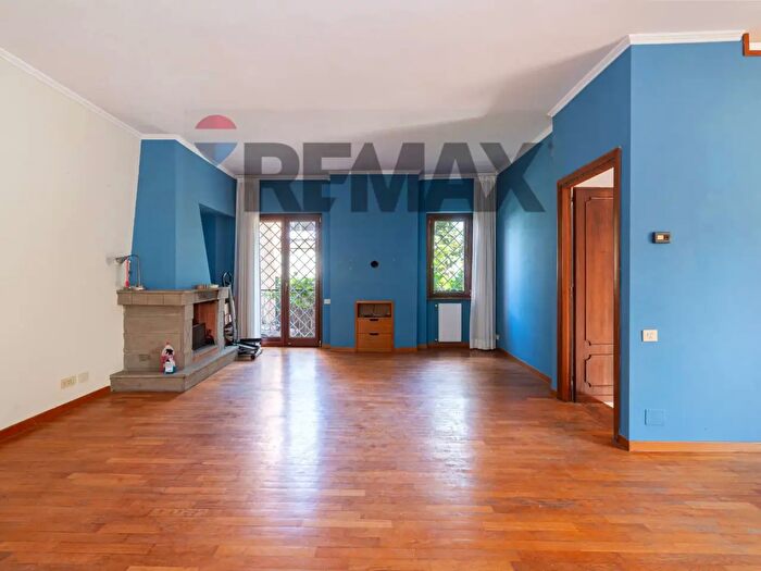 Casa con 8 locali in vendita in Via Sofocle, Roma